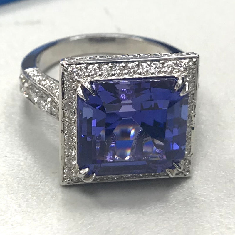 Beauvince Violet Chameleon Ring (8.92 ct Tanzanite & Diamonds) in White Gold