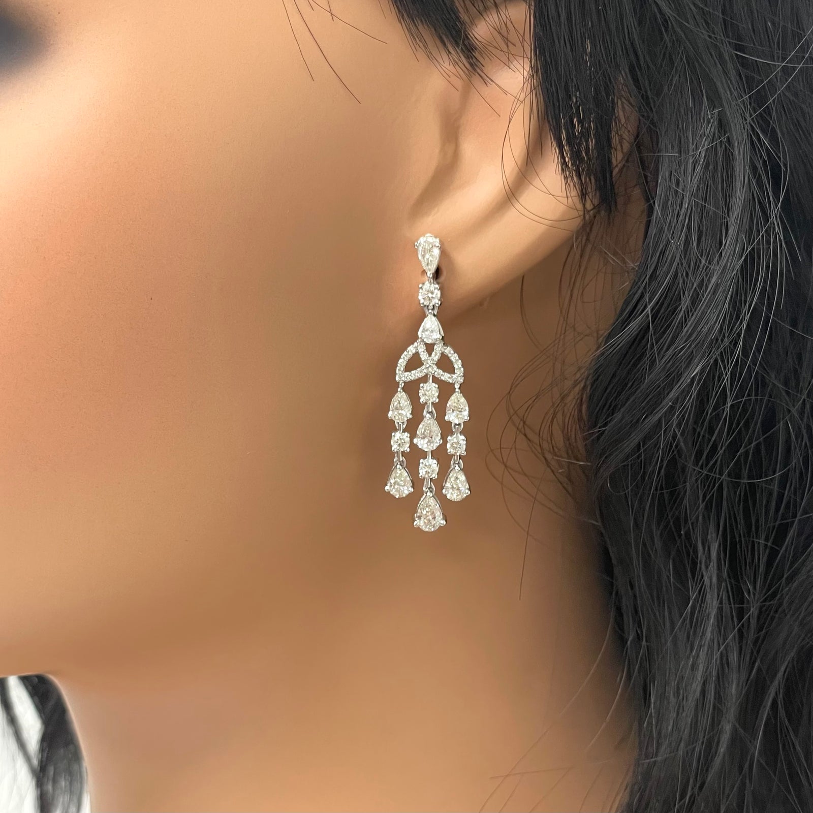 Diamond Earrings: A Modern Choice for Timeless Elegance