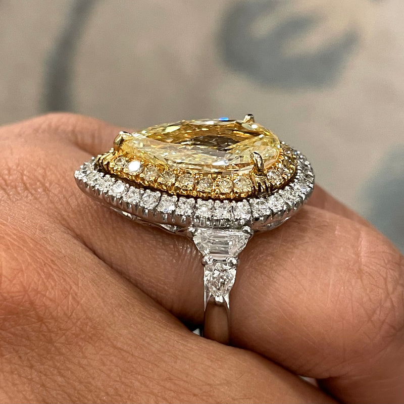 Pear cut yellow diamond ring Clearance